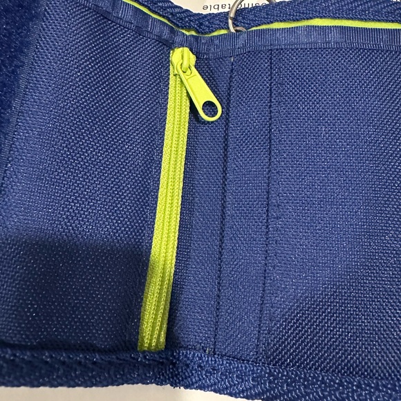 Gap trifold wallet all over graphics contrast lining skull and cross bone design - Picture 14 of 15